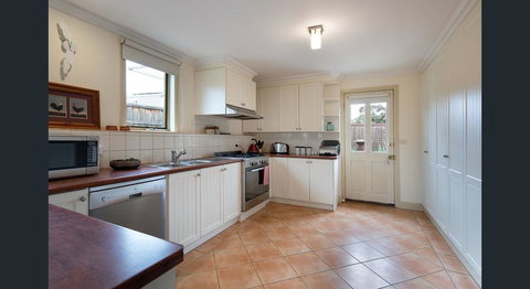 Roalies Farm House - Port Augusta Accommodation 3