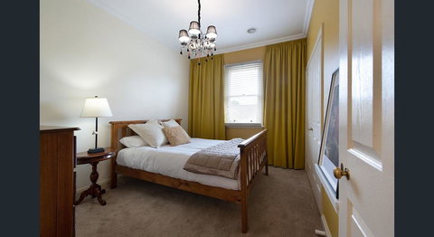 Roalies Farm House - Port Augusta Accommodation 1