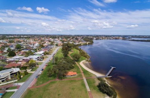 Rossmoyne 2 BEDROOM HOUSE, SELF CHECK IN, Walk To River, Shops, Bus, Trains, Cls To Airport, City, Beaches - Port Augusta Accommodation 2