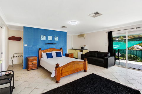 Salamander Beach Accommodation - Adults Only - Port Augusta Accommodation 1