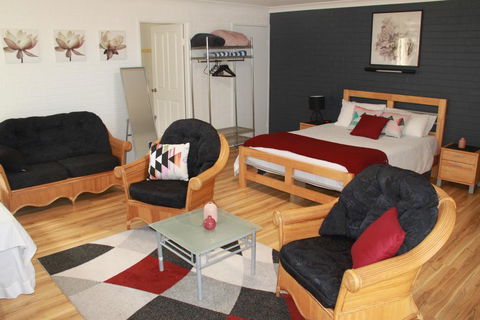 Salamander Beach Accommodation - Adults Only - Port Augusta Accommodation 0