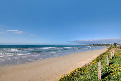 Sandy Cove - Port Augusta Accommodation 3