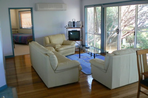 Sandy Point Beach Escape 1 Bedroom Apartment - Port Augusta Accommodation 3