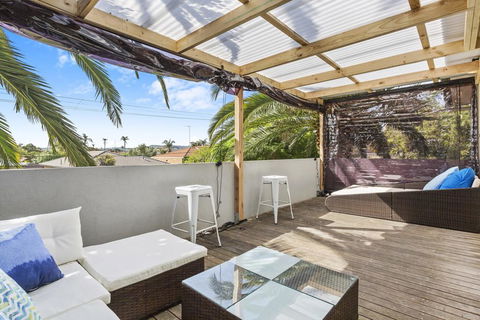 SANTORINI BEACH HOUSE - SAFETY BEACH - Port Augusta Accommodation 3