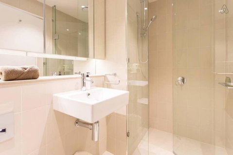 Scarlett - Docklands Delight Balcony, Gym & Pool - Port Augusta Accommodation 3