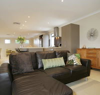 Seal 4 Bedroom House by Shoalwater Executive Homes - Port Augusta Accommodation