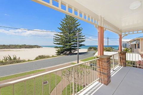 SEASCAPE - An Enticing Lakeside Escape - Port Augusta Accommodation 0