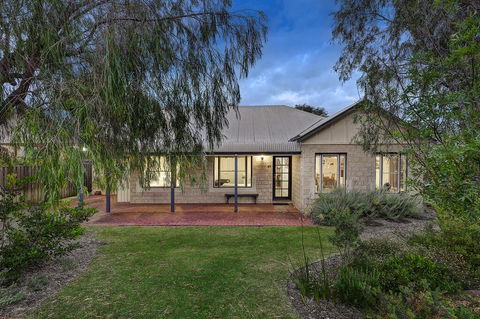 Shady Sheas - Port Augusta Accommodation 0