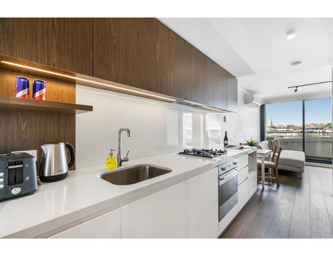Shop Til You Drop At Sleek Unit In Hip Area - Port Augusta Accommodation 2
