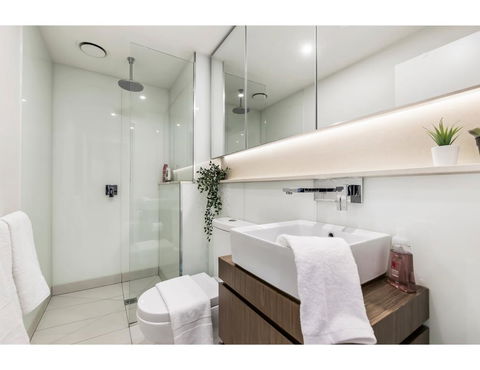Shop Til You Drop At Sleek Unit In Hip Area - Port Augusta Accommodation 3