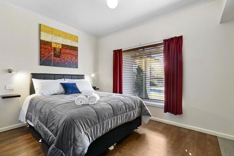 Short Stays Gippsland Trafalgar - Port Augusta Accommodation 1