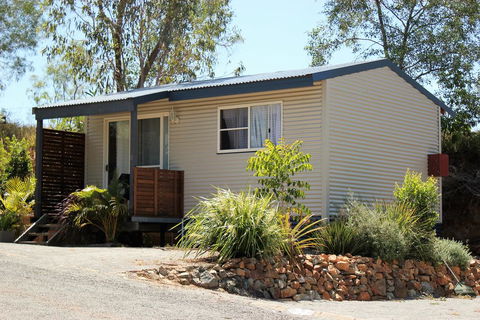 Silver Wattle Cabins - Port Augusta Accommodation 0