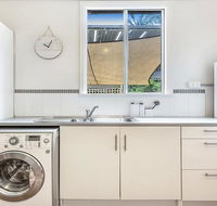 Sounds of Sunshine 2 Downstairs half of House - Port Augusta Accommodation