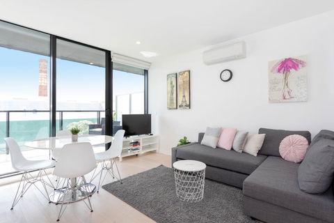 South Yarra City View Apartment With Car Park, Amazon Alexa, Spotify, Netflix, And WiFi - Port Augusta Accommodation 1