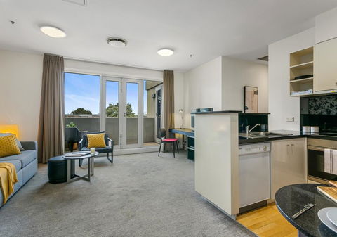 South Yarra Delight - Car Park, Wifi And Swimming Pool - Port Augusta Accommodation 2