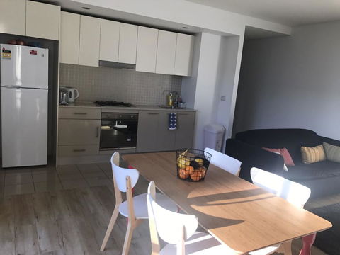 Spacious One Bedroom Apartment In Marrickville - Port Augusta Accommodation 1