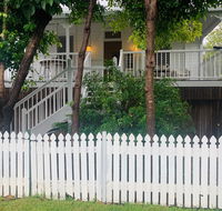 Stranded in Oz Stay in Relaxing Environment FREE WIFI NETFLIX POOL AIR CON - Port Augusta Accommodation