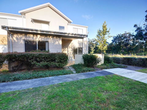 Stunning Holiday Townhouse - Port Augusta Accommodation 0