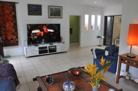 STUNNING MAGNETIC ISLAND HOME,PRIVATE, LARGE POOL,ADULTS ONLY - Port Augusta Accommodation 0