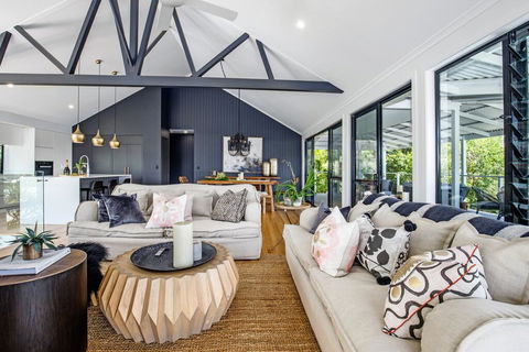 Stylish And Spacious Masterpiece, Sunshine Beach - Port Augusta Accommodation 1