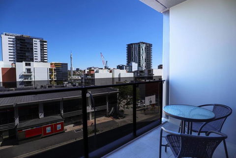 Stylist 2 Bedrooms Apartment With Pool/GYM/Parking - Port Augusta Accommodation 1