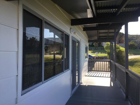 Sunnyside Holiday Home - Port Augusta Accommodation 2