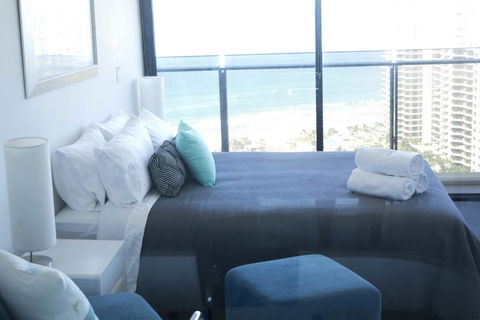 Surfers Paradise Two Bedroom Luxury Seaview Spa Apartment - Sealuxe - Port Augusta Accommodation 2