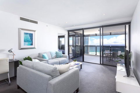 Surfers Paradise Two Bedroom Luxury Seaview Spa Apartment - Sealuxe - Port Augusta Accommodation 1