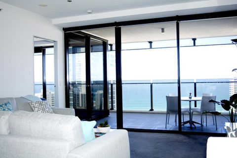 Surfers Paradise Two Bedroom Luxury Seaview Spa Apartment - Sealuxe - Port Augusta Accommodation 3