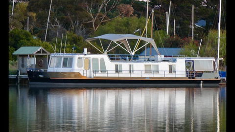 Swamp Fox Luxury 2BR Dutch Barge - Port Augusta Accommodation 2