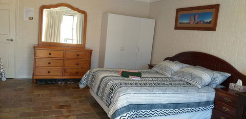Sweet Home By The Golf Course - Port Augusta Accommodation 3