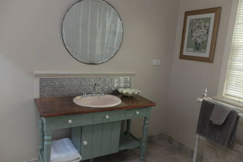 Tamborine Treats - Port Augusta Accommodation 1