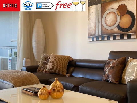 TERRACE LUX FULLY AIR 2 CAR FREE NETFLIX WIFI WINE - Port Augusta Accommodation 0
