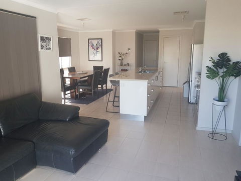The Baltimore - Family Home Getaway - Port Augusta Accommodation 2