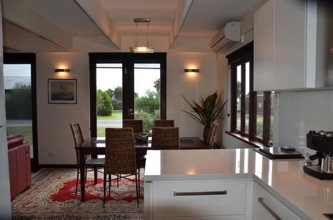 Yolla Beach House - Port Augusta Accommodation 2