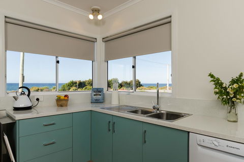 Penguin Beach House - Port Augusta Accommodation 9