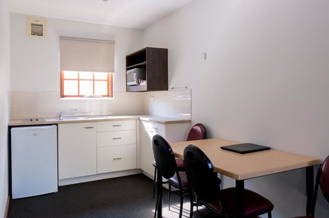 Bay Hotel Apartments - Port Augusta Accommodation 8