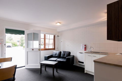 Bay Hotel Apartments - Port Augusta Accommodation 24