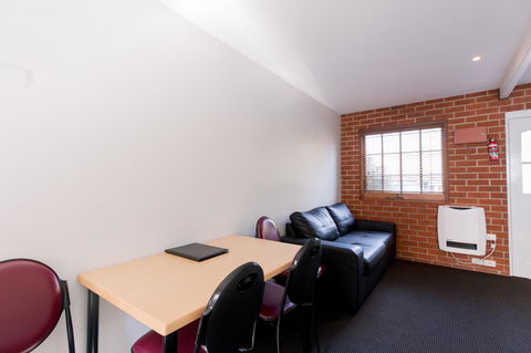 Bay Hotel Apartments - Port Augusta Accommodation 9