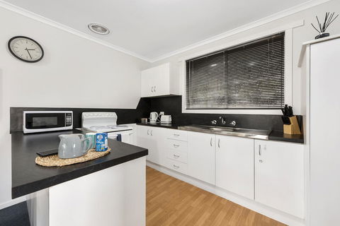 Elkie Villa - 2 Bedroom Unit - Burnie - Port Augusta Accommodation 3