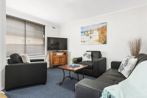 Elkie Villa - 2 Bedroom Unit - Burnie - Port Augusta Accommodation 5