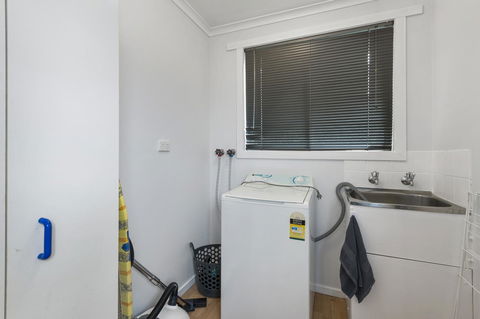 Elkie Villa - 2 Bedroom Unit - Burnie - Port Augusta Accommodation 7