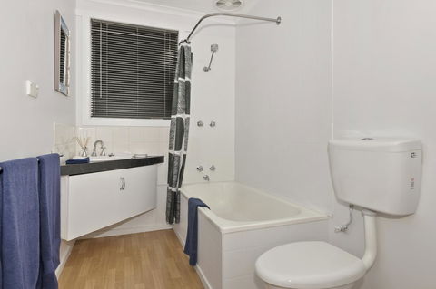 Elkie Villa - 2 Bedroom Unit - Burnie - Port Augusta Accommodation 6