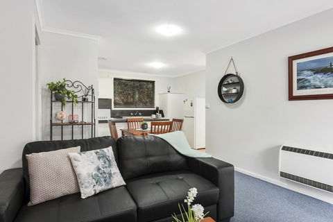 Elkie Villa - 2 Bedroom Unit - Burnie - Port Augusta Accommodation 4