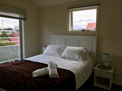 4 At 8 Townhouse Newcastle St - Port Augusta Accommodation 1