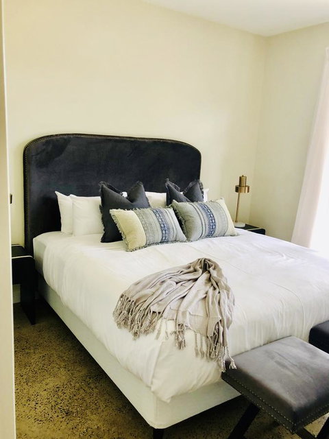 EMBRACING EVANDALE - Hosted By L'Abode Accommodation - Port Augusta Accommodation 3