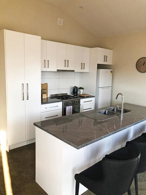 EMBRACING EVANDALE - Hosted By L'Abode Accommodation - Port Augusta Accommodation 19