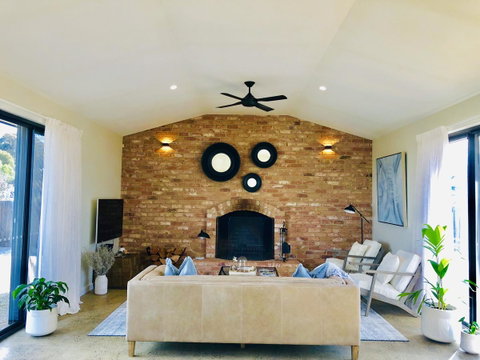 EMBRACING EVANDALE - Hosted By L'Abode Accommodation - Port Augusta Accommodation 0