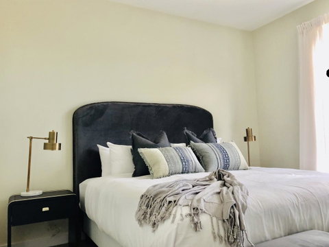 EMBRACING EVANDALE - Hosted By L'Abode Accommodation - Port Augusta Accommodation 14