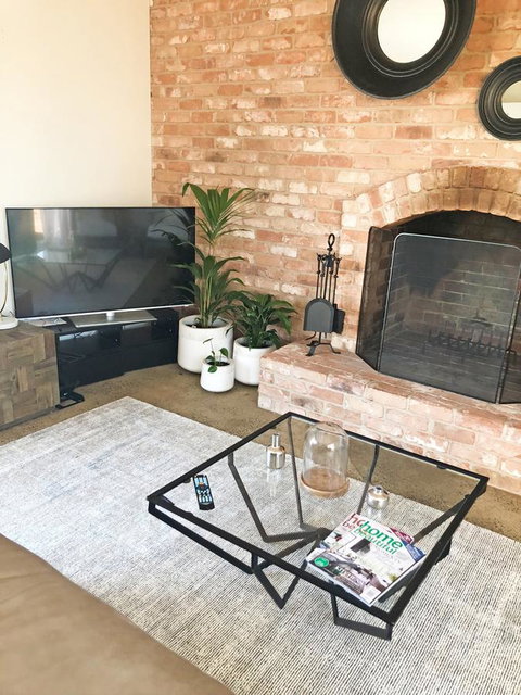 EMBRACING EVANDALE - Hosted By L'Abode Accommodation - Port Augusta Accommodation 11